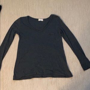 Gray loose-fitting long sleeve shirt